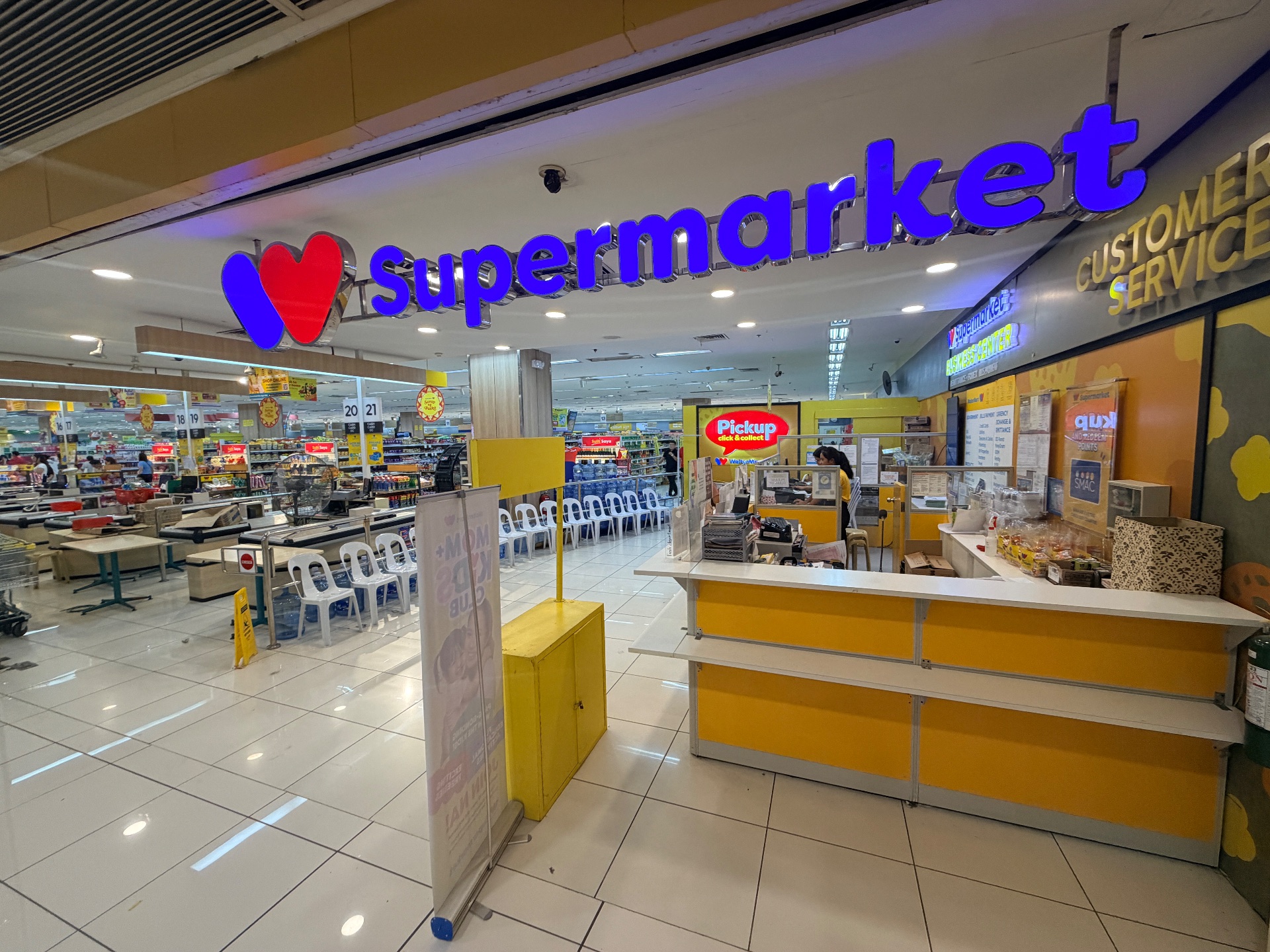 WalterMart Supermarket in City of San Fernando